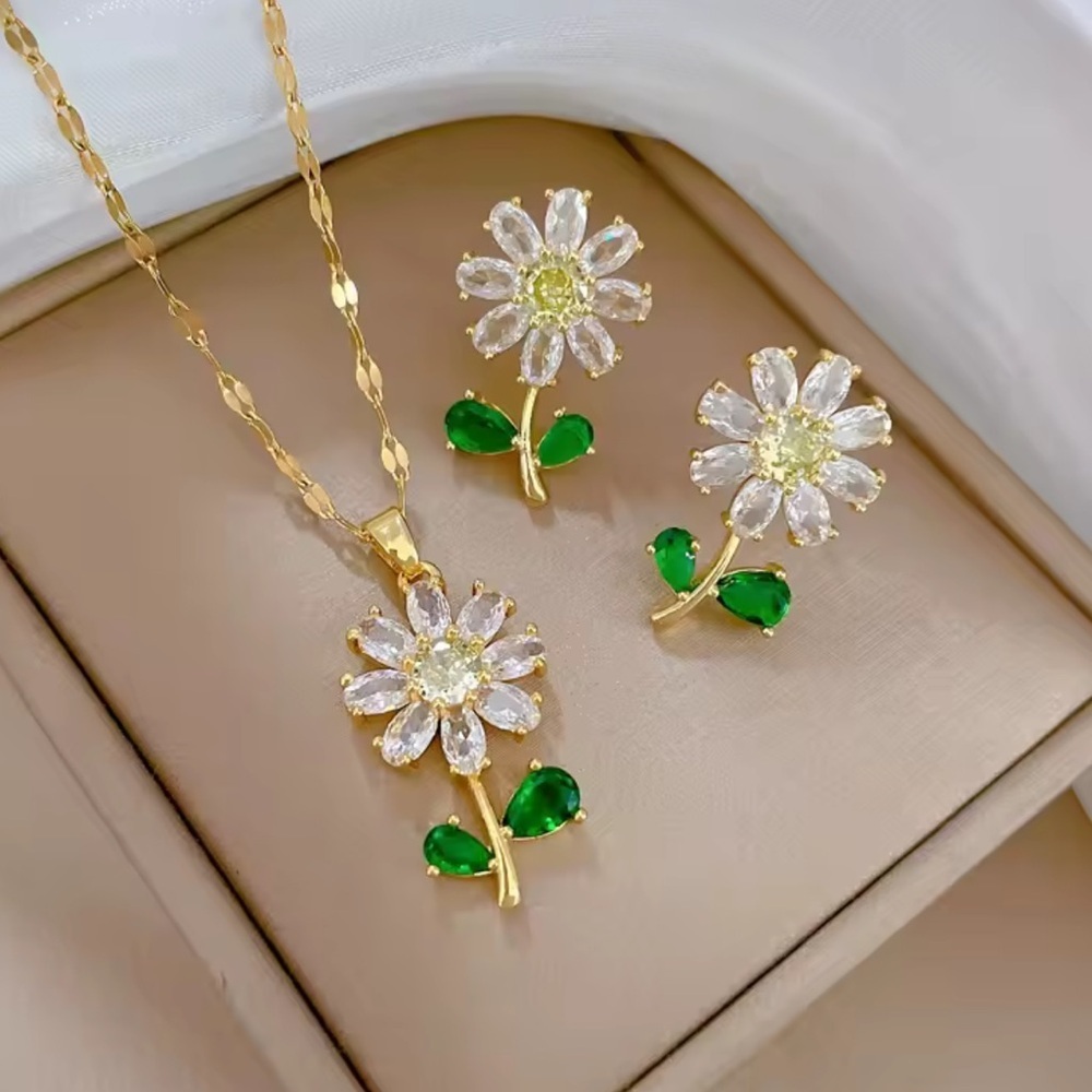 Daisy Green Floral Crystal Necklace&Earrings Set
